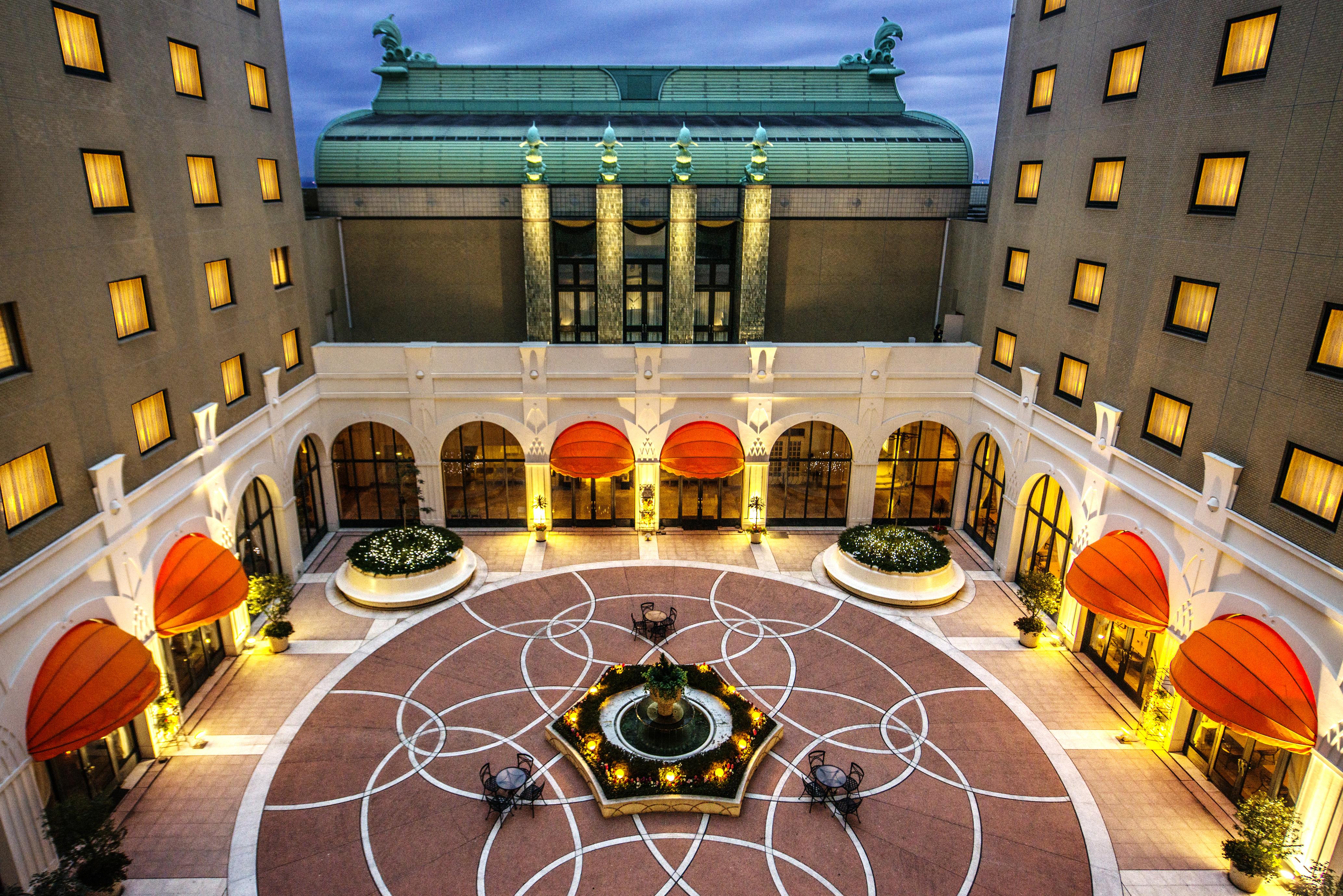 Hotel Okura Tokyo Bay Urayasu Buitenkant foto The hotel's courtyard