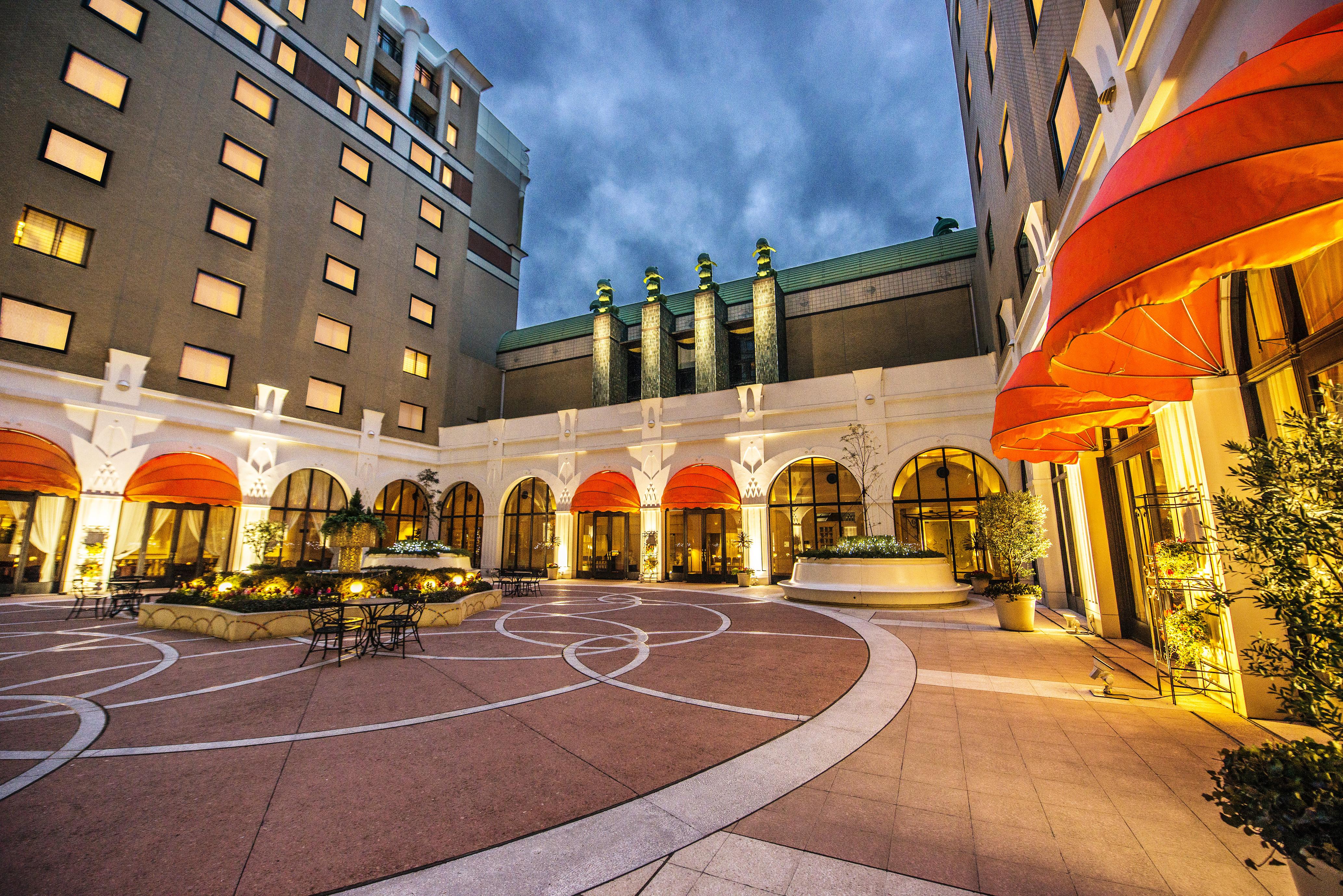Hotel Okura Tokyo Bay Urayasu Buitenkant foto The hotel's courtyard