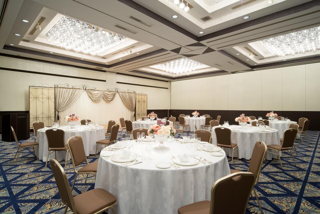 Hotel Okura Tokyo Bay Urayasu Buitenkant foto A typical Japanese wedding reception