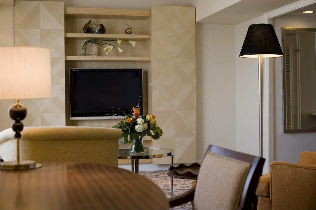 Hotel Okura Tokyo Bay Urayasu Kamer foto A living room at the Mandarin Oriental, Munich