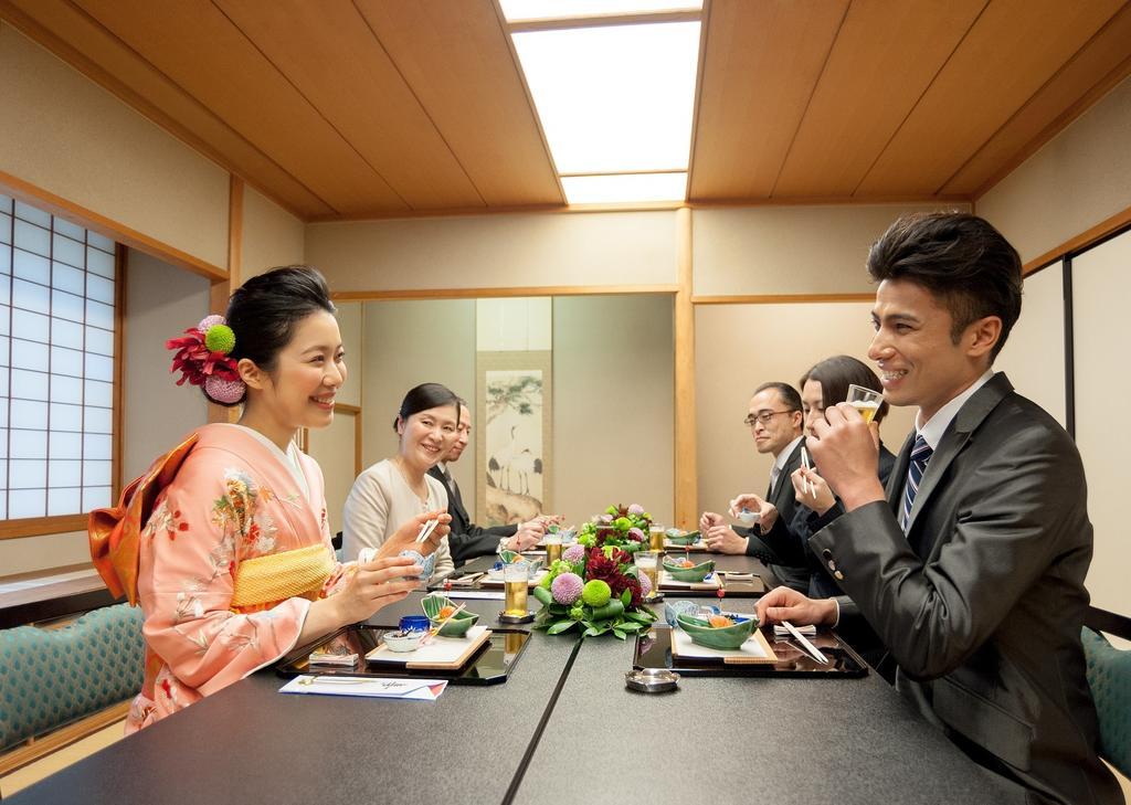 Hotel Okura Tokyo Bay Urayasu Buitenkant foto A Japanese wedding