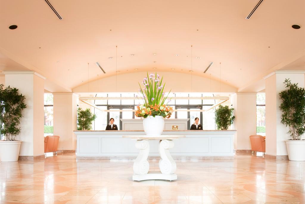 Hotel Okura Tokyo Bay Urayasu Buitenkant foto Lobby