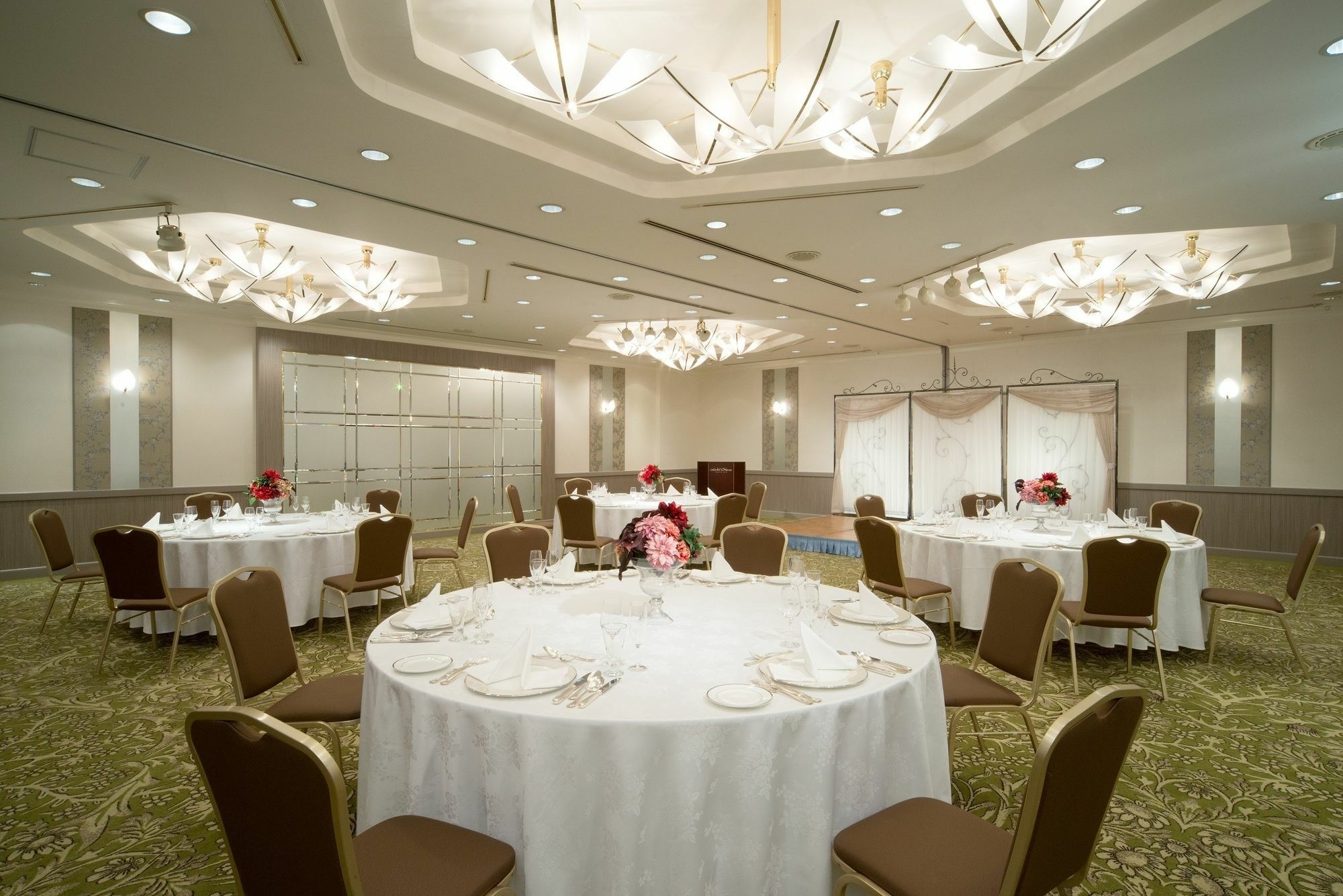 Hotel Okura Tokyo Bay Urayasu Buitenkant foto A banquet hall