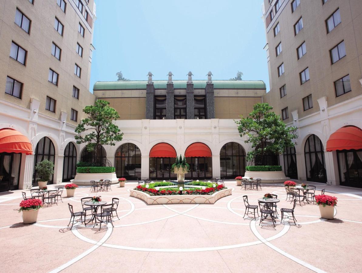 Hotel Okura Tokyo Bay Urayasu Buitenkant foto The courtyard at the Renaissance Hotel